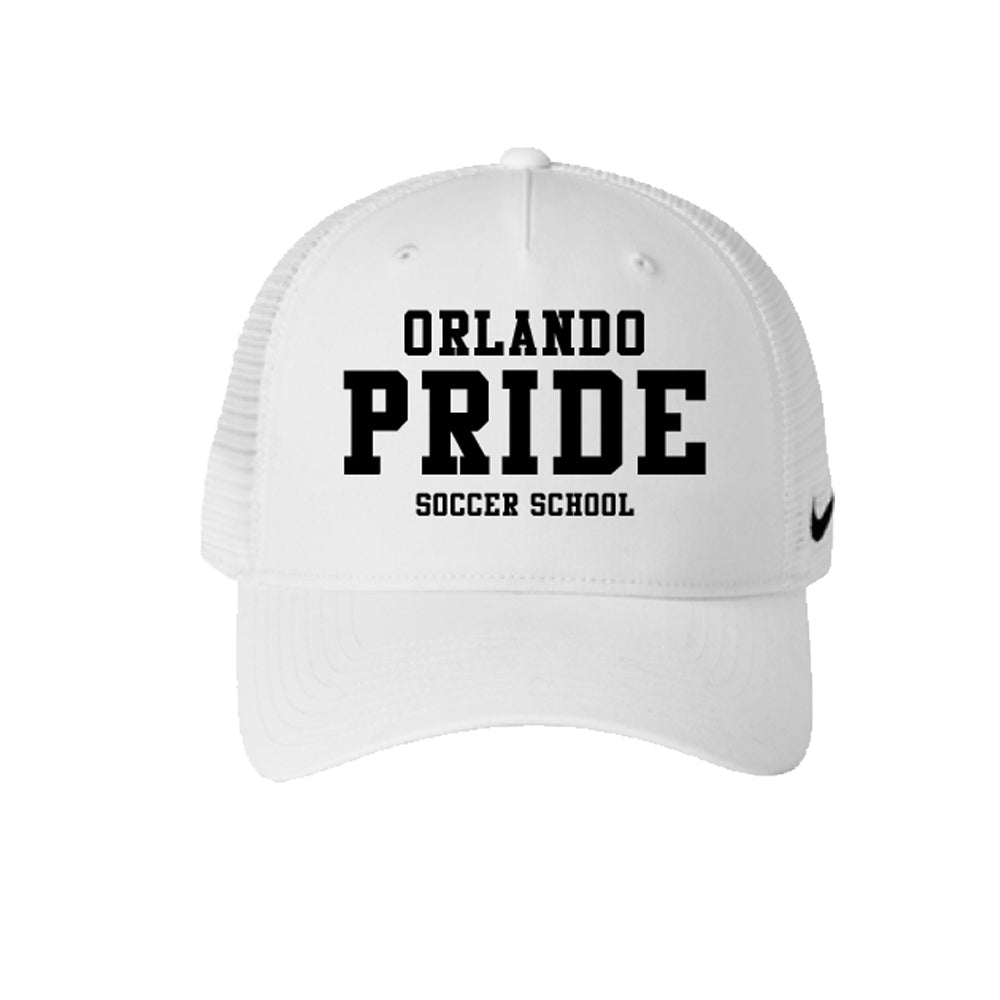 Nike - Snapback Mesh Trucker Cap - White